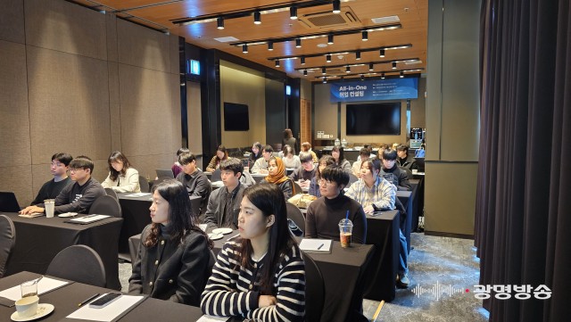 폐자원에너지화 전문인력 양성사업 취업 컨설팅에 참여한 학생들이 면접 코칭을 받고 있다(제공=한국폐자원에너지기술협의회)